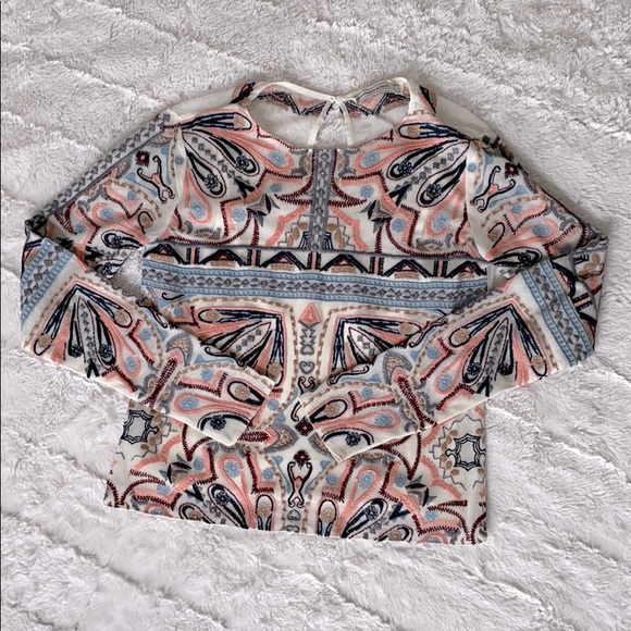 Embroidered blouse. - Picture 3 of 3